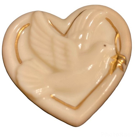 Lenox Jewelry - Vintage LENOX Collection Peaceful Heart White Dove Gold Trim Brooch Pin